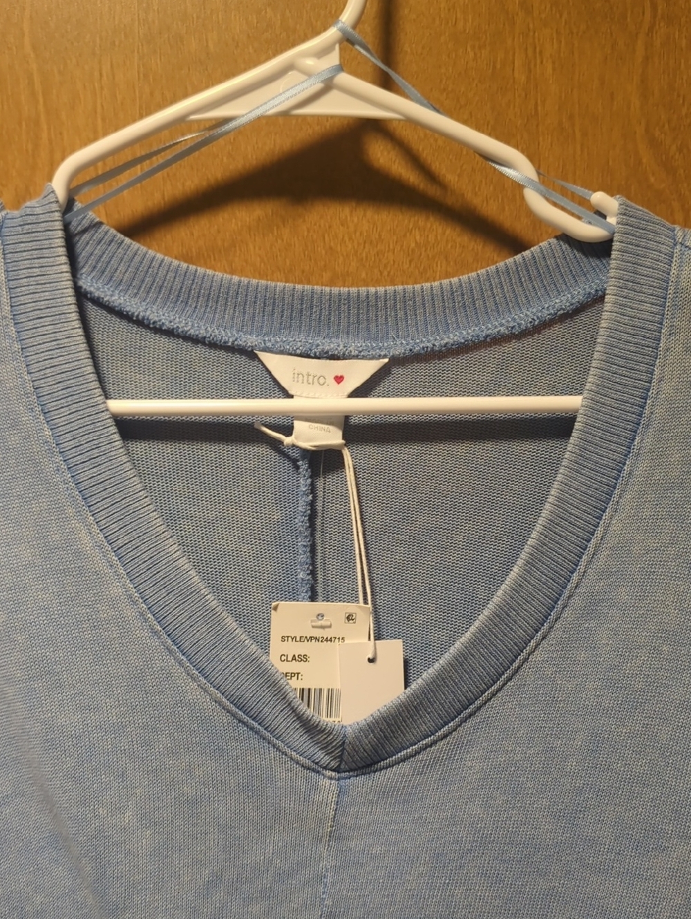 Intro Love the Fit Blue V-Neck Sweater Sweatshirt Women’s Medium NWT - Picture 5 of 12